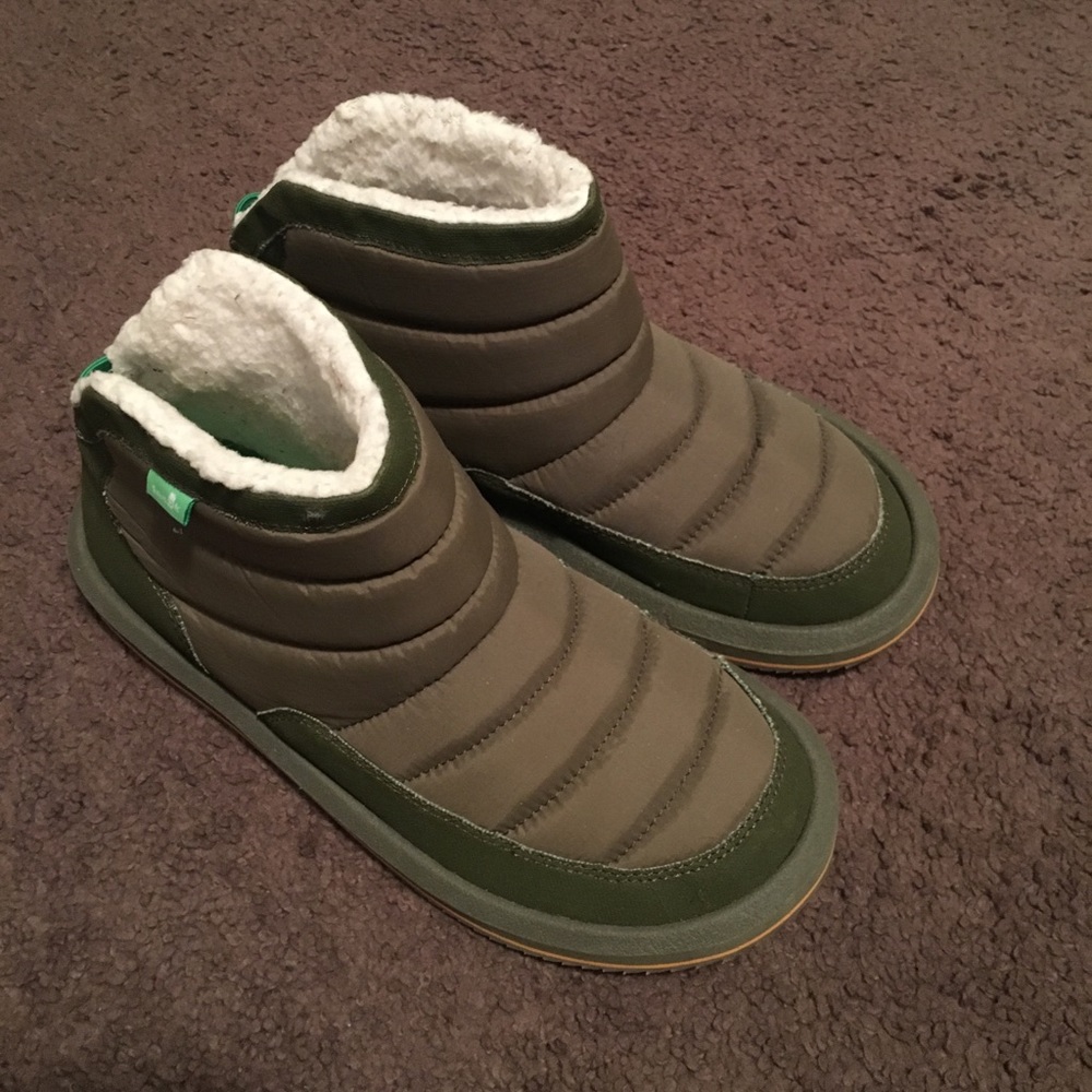 Sanuk puffer boots
